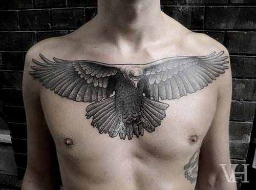 tatouage homme torse oiseau