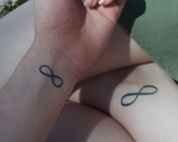 tatouage huit infini
