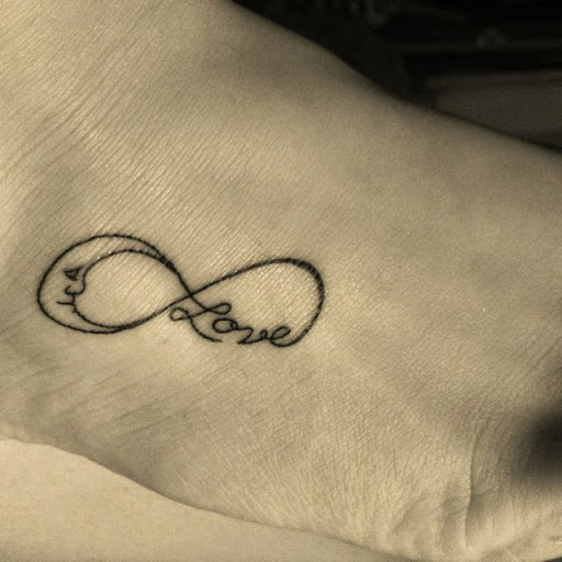 tatouage infini avec mot