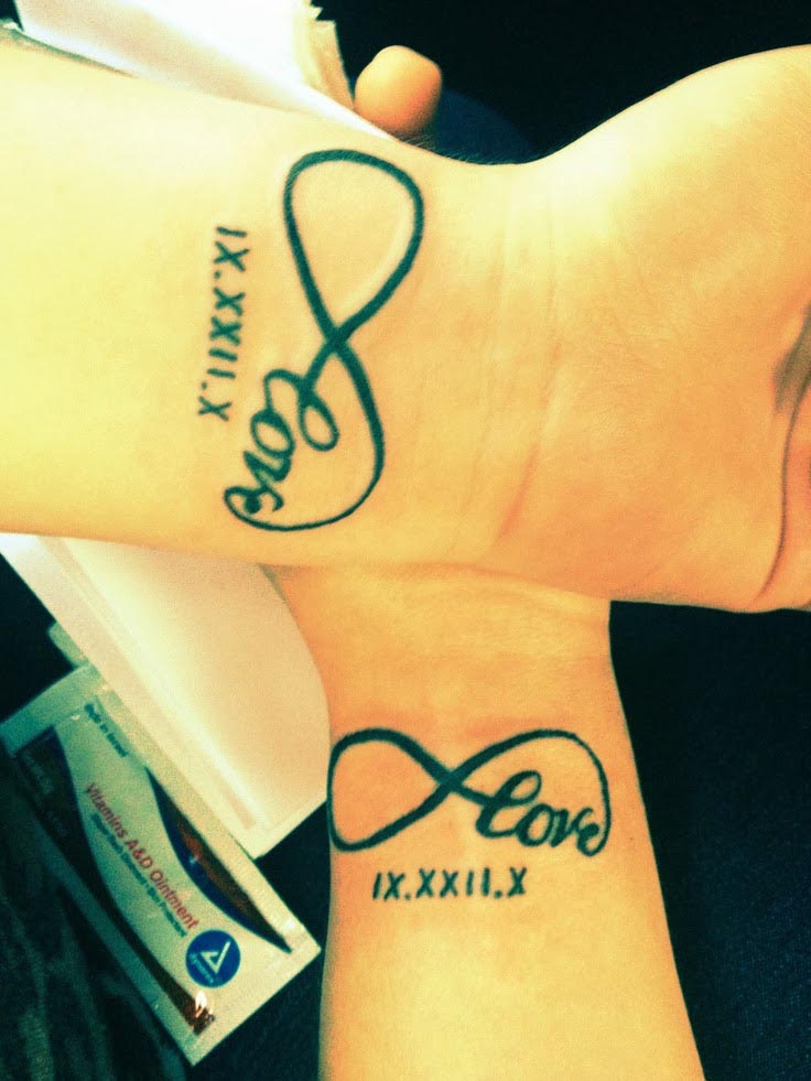 tatouage infini avec mot