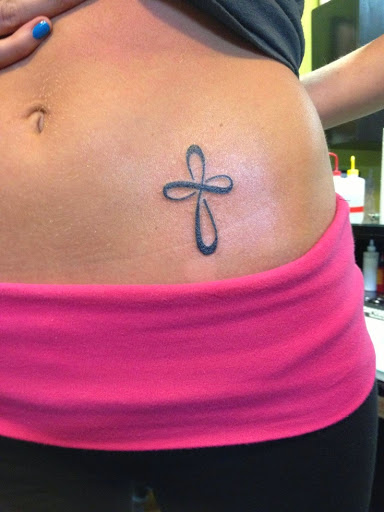 tatouage infini bas du ventre