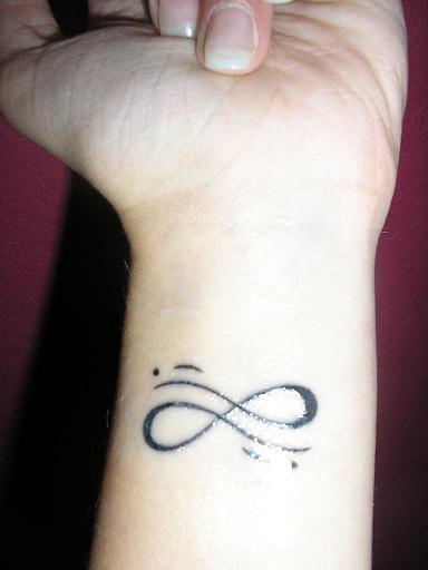 tatouage infini bas du ventre