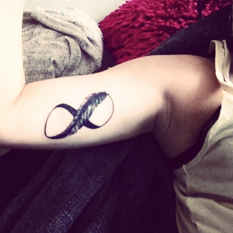 tatouage infini bras