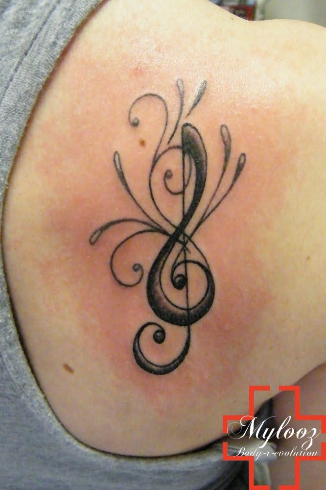 tatouage infini clé de sol