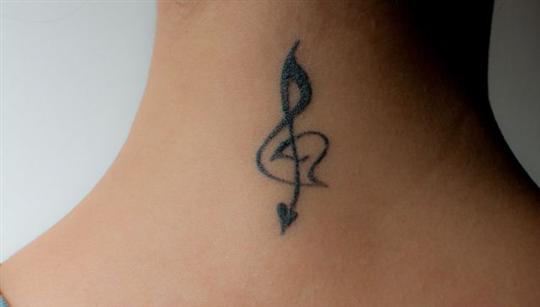 tatouage infini clé de sol