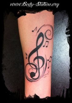 tatouage infini clé de sol