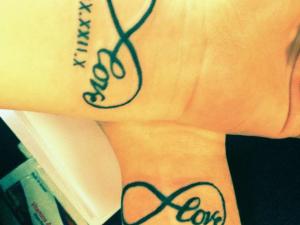 tatouage infini couple