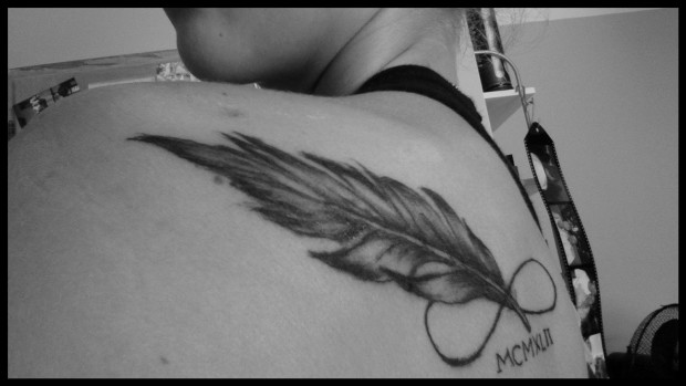 tatouage infini épaule