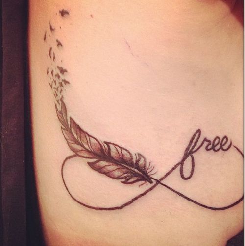 tatouage infini et plume