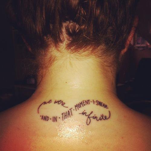 tatouage infini nuque