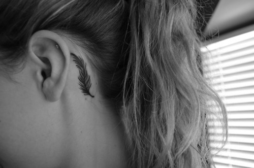 Tatouage infini oreille