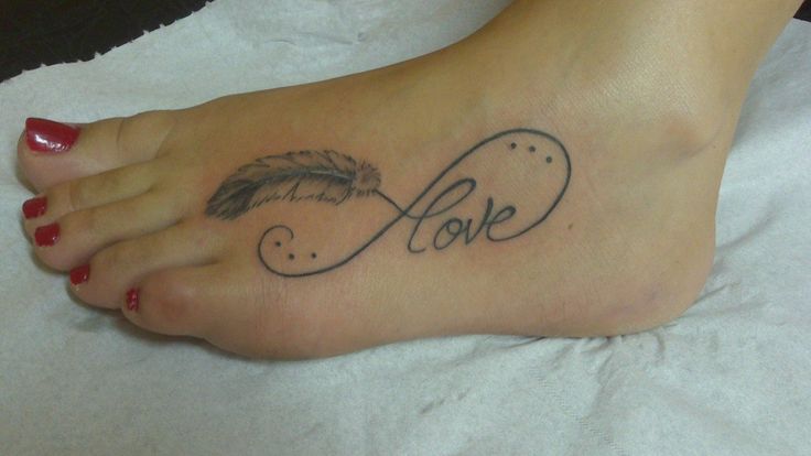tatouage infini pied