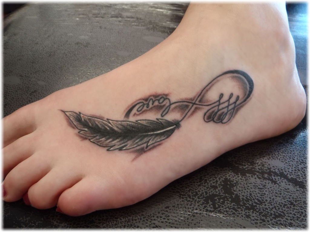tatouage infini pied