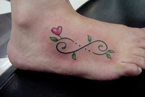 tatouage infini pied