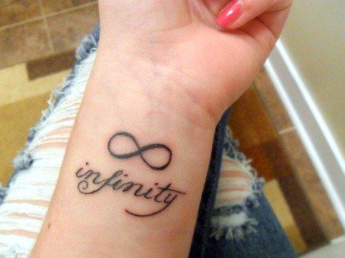 tatouage infini poignet
