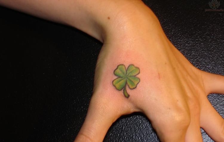 tatouage infini trefle