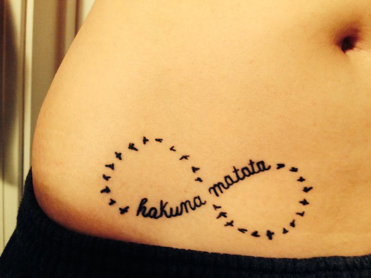 tatouage infinity hakuna matata