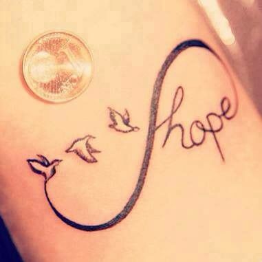 Tatouage infinity hope