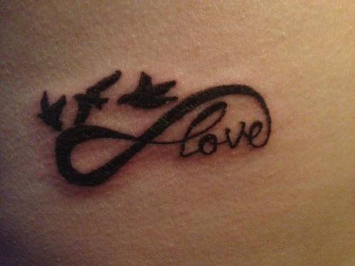 tatouage infinity love
