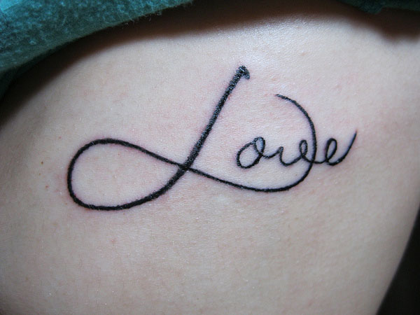 tatouage infinity love
