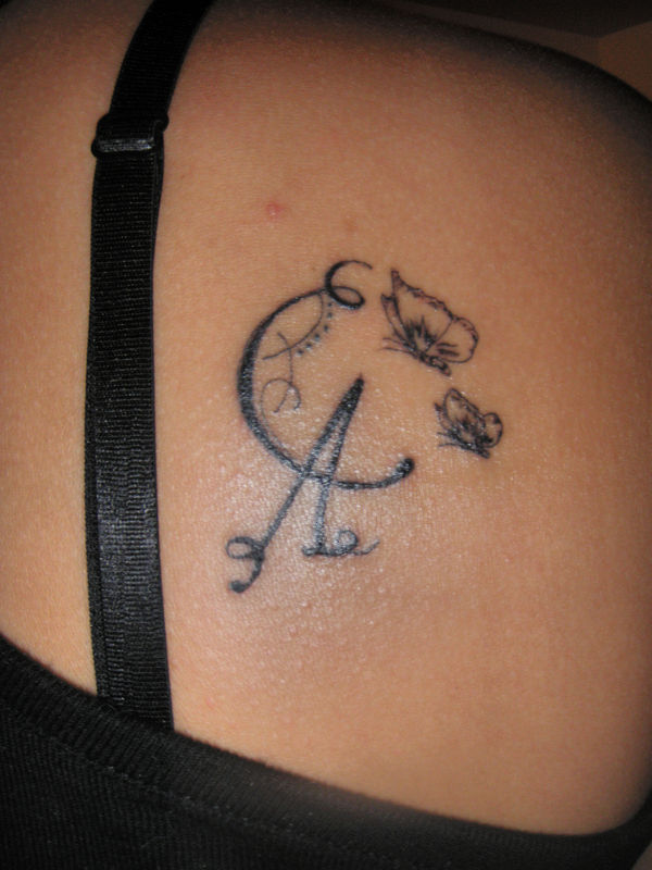 tatouage initiale a et c