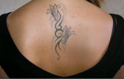 tatouage initiale de prénom