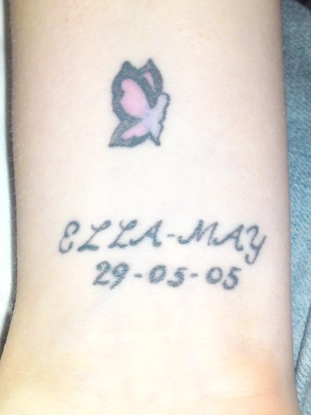 tatouage initiale et date de naissance