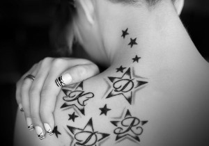 tatouage initiale femme