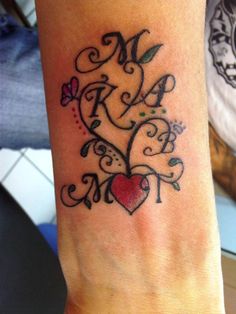 tatouage initiale femme
