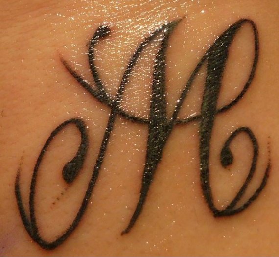 tatouage initiale l et m