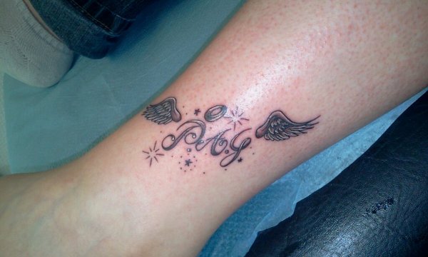 tatouage initiale lr