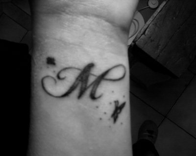 tatouage initiale m