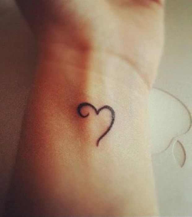 tatouage initiale p