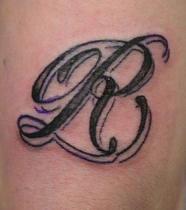 tatouage initiale r