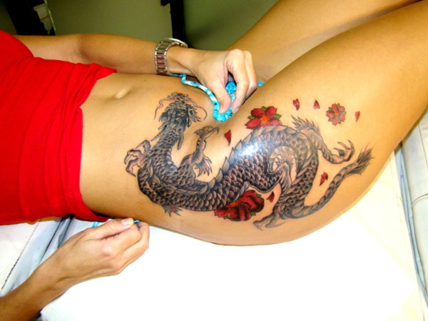 tatouage japonais hanche