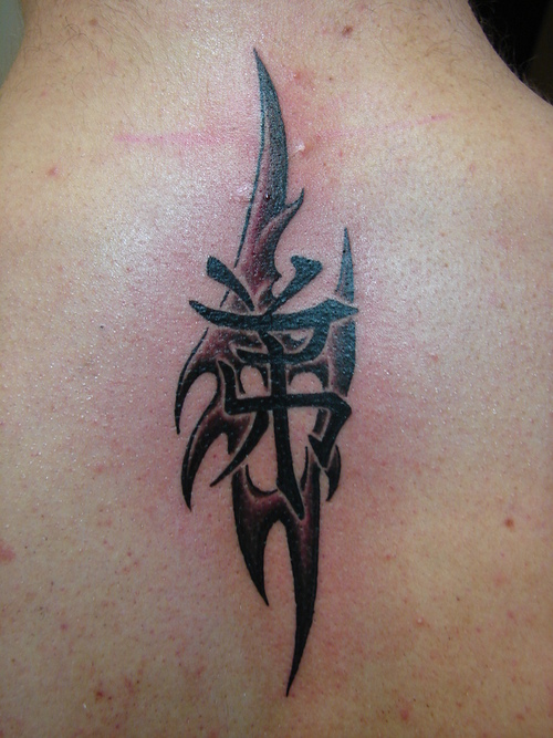 tatouage kanji tribal