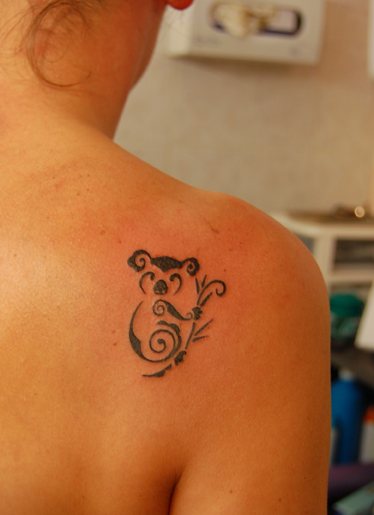 tatouage koala fleur