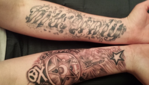 tatouage lettrage avant bras