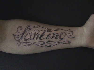 tatouage lettrage avant bras