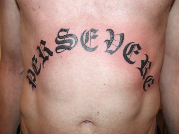 tatouage lettrage ventre
