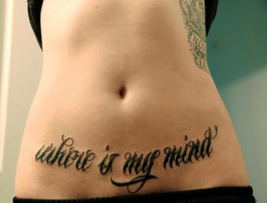 tatouage lettrage ventre