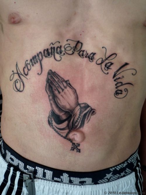tatouage lettrage ventre