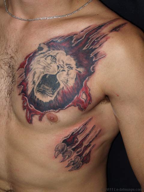 tatouage loup pectoraux