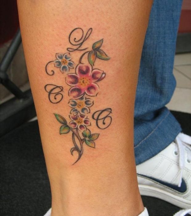 tatouage mollet femme fleur