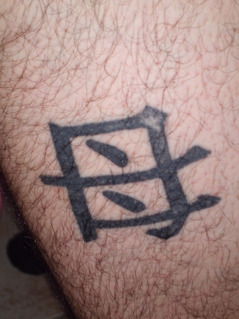 tatouage mollet homme poil