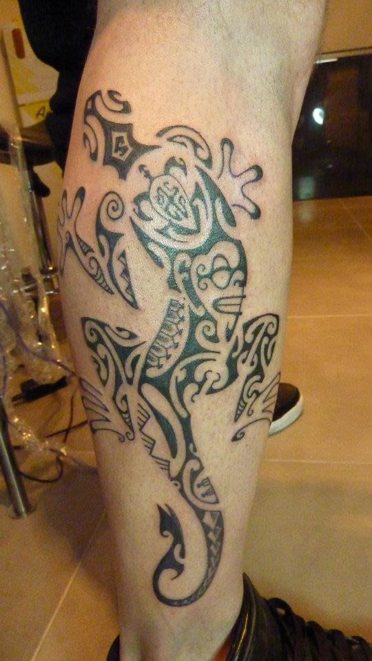 tatouage mollet polynésien