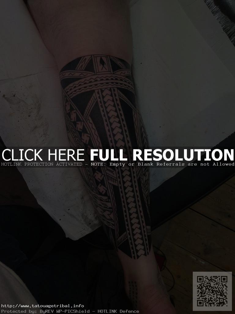 tatouage mollet tribal