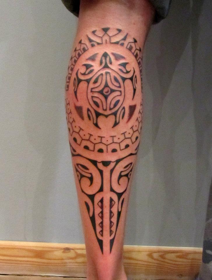 tatouage mollet tribal