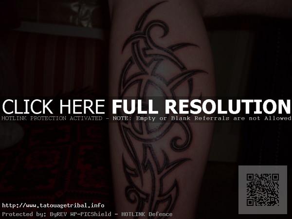 tatouage mollet tribal homme