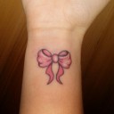 tatouage noeud au poignet